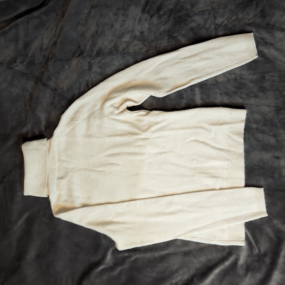 C by Bloomingdale 100% Cashmere sweater